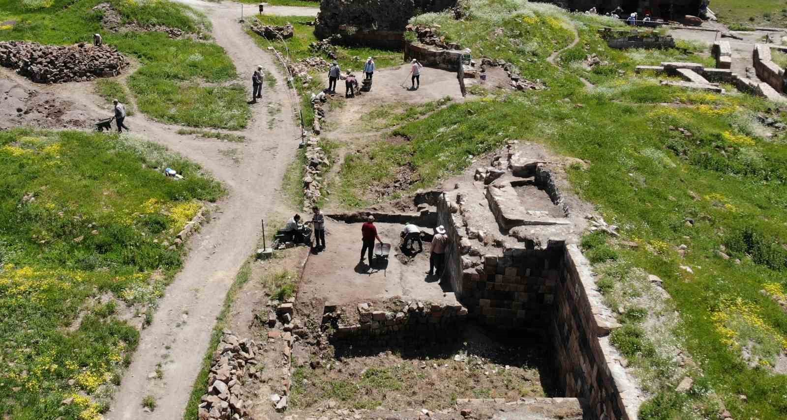 Kars’ta toprak altındaki tarih gün yüzüne çıkarılıyor
