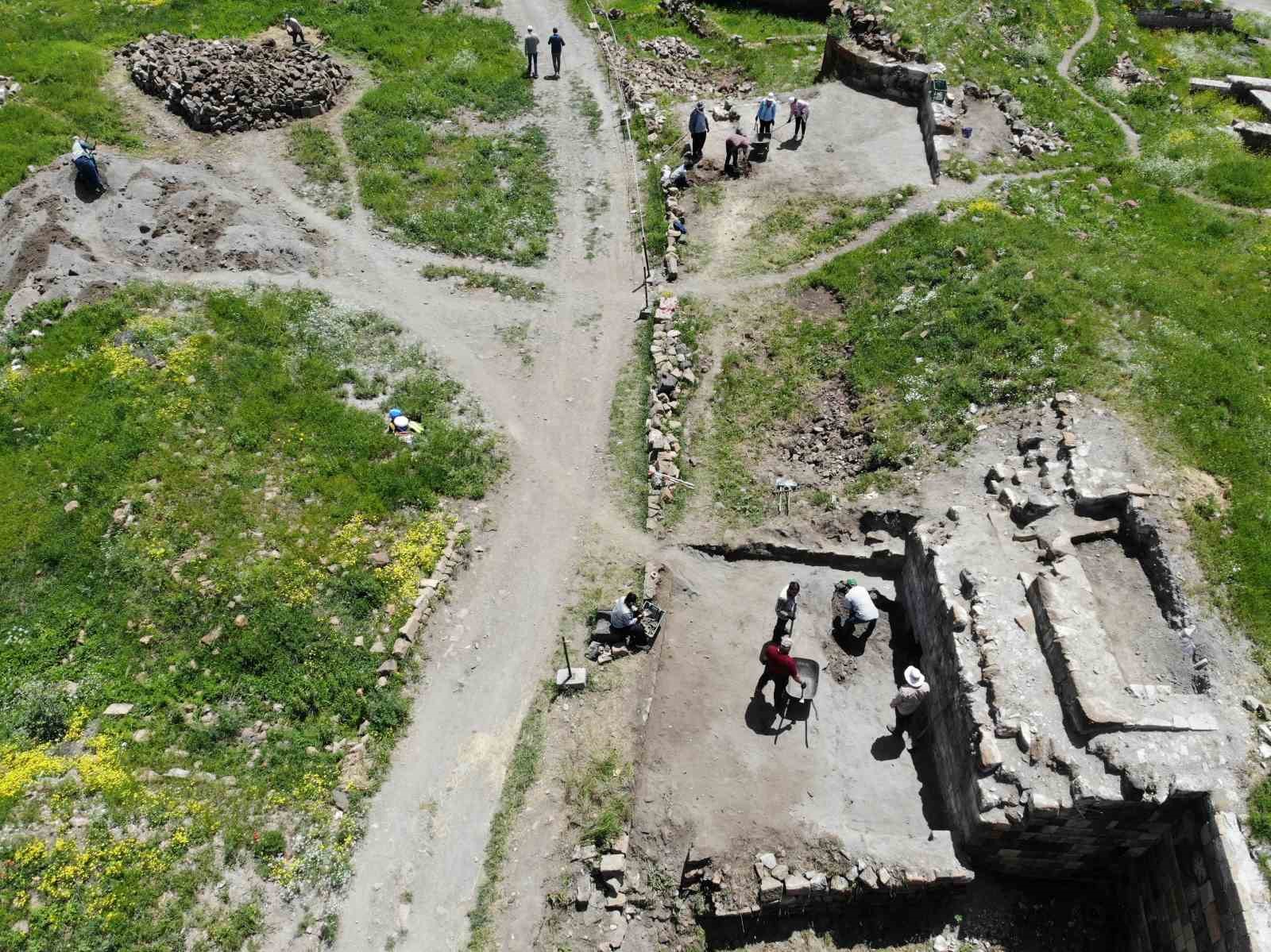 Kars’ta toprak altındaki tarih gün yüzüne çıkarılıyor
