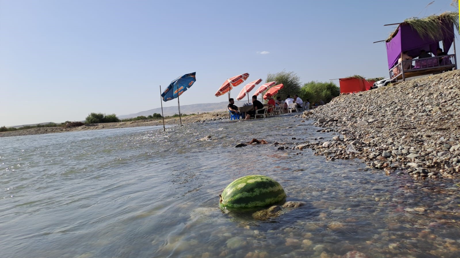 Bunaltıcı sıcakta bayram tatilini fırsata çeviren vatandaşlar serin yerleri tercih etti
