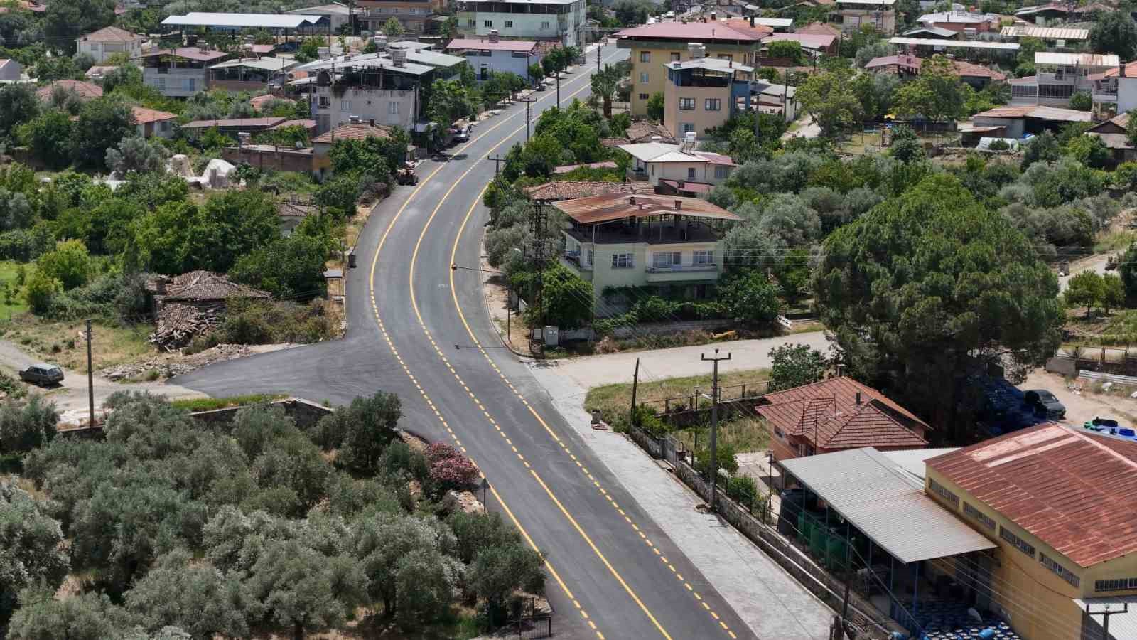 Büyükşehir Karacasu Yenice Mahallesi’nin yollarını yeniledi
