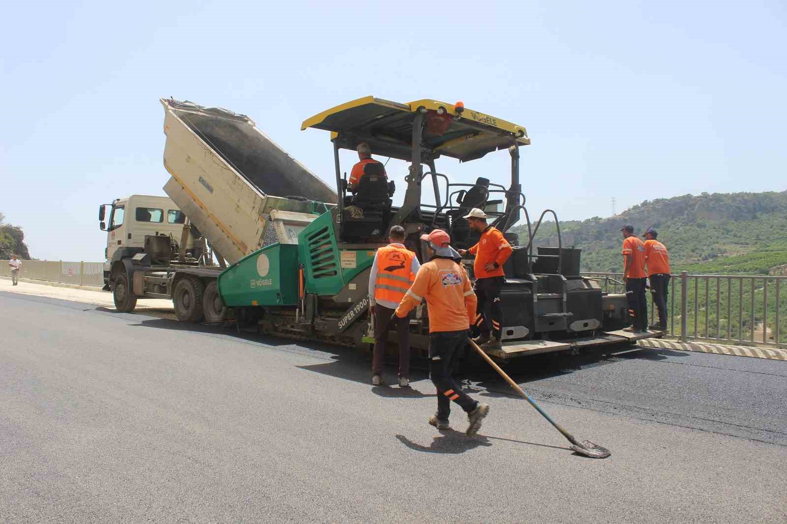 Mersin’de heyelan riski olan yolda çalışma yapıldı
