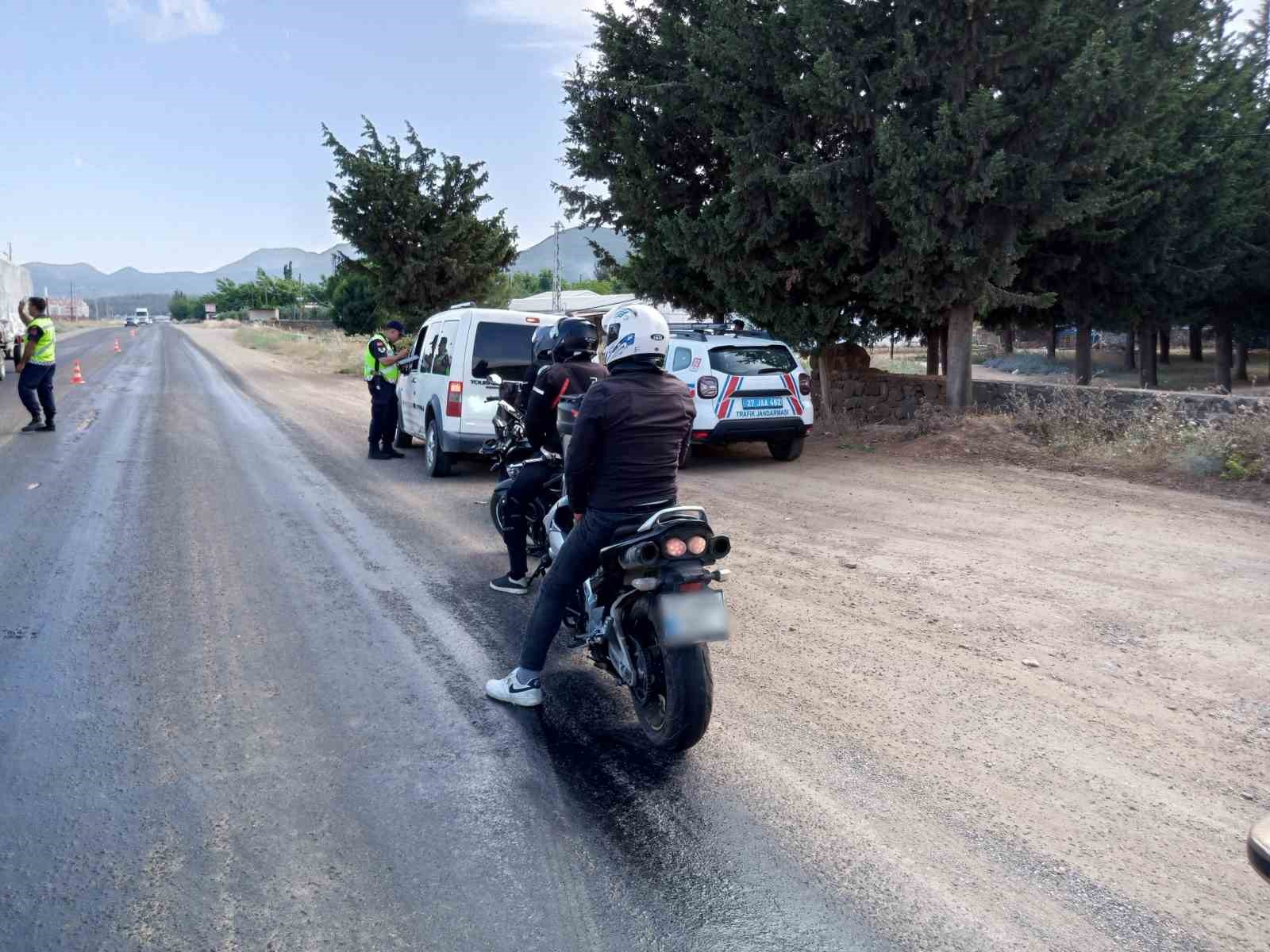 Jandarmadan motosiklet sürücülerine denetim
