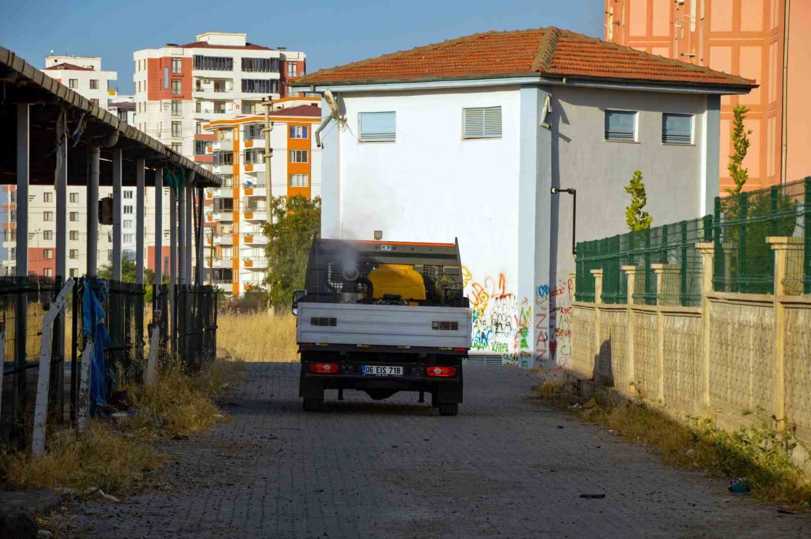 Kurban kesim yerleri temizleniyor
