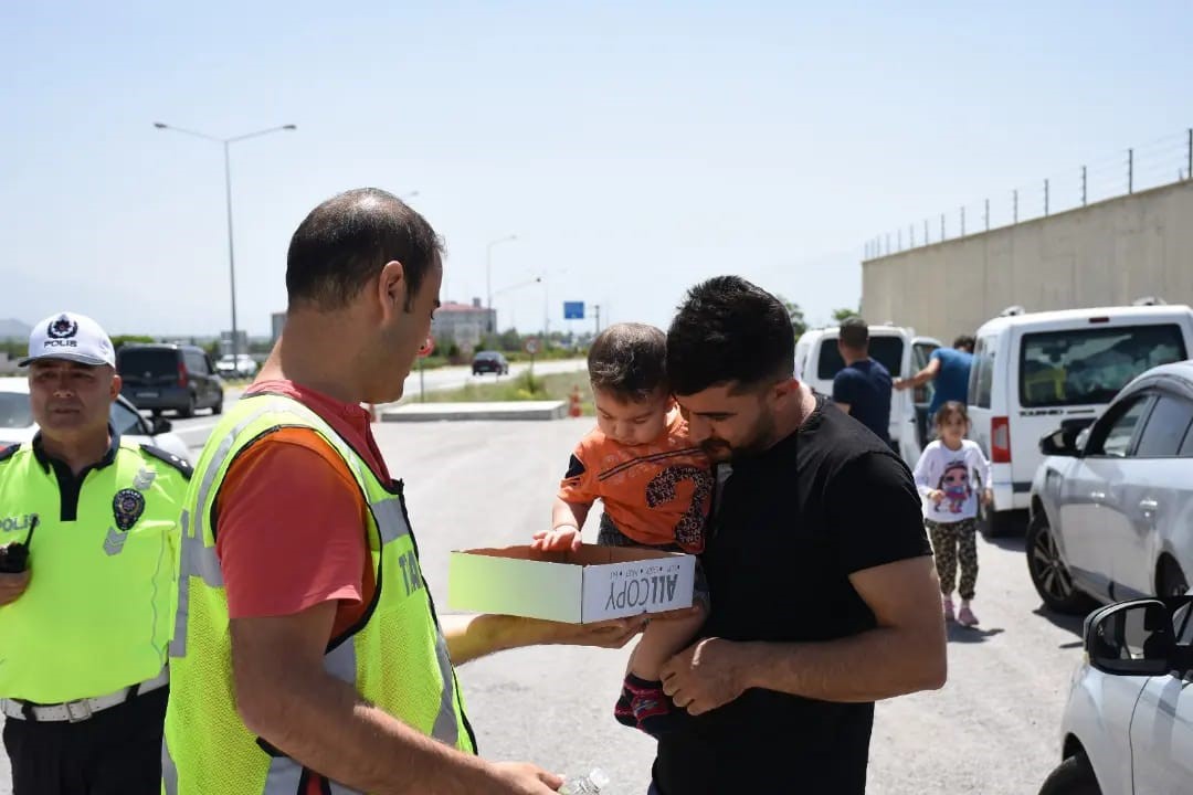 Erzincan’da Kurban Bayramı trafiğinde yoğun denetim ve kontroller devam ediyor
