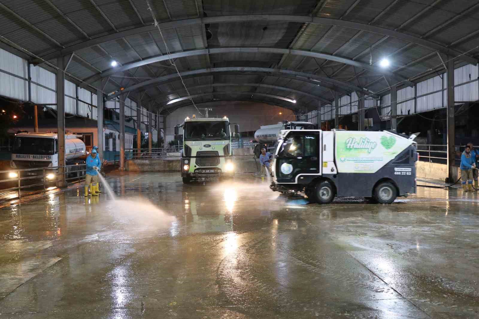 Kurban kesim yerlerinde temizlik mesaisi başladı
