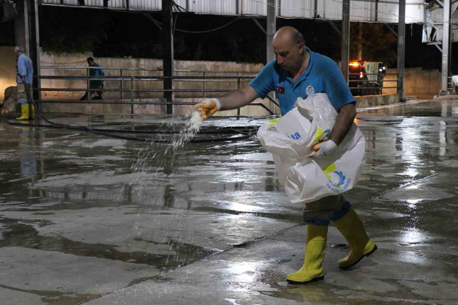 Kurban kesim yerlerinde temizlik mesaisi başladı
