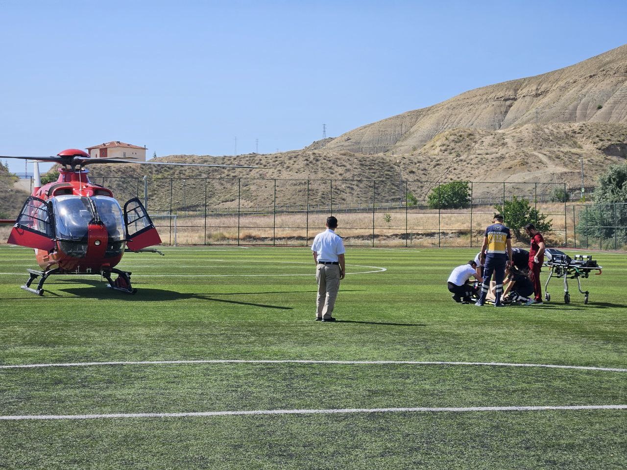 Kalp krizi geçiren hasta, ambulans helikopter ile hastaneye kaldırıldı
