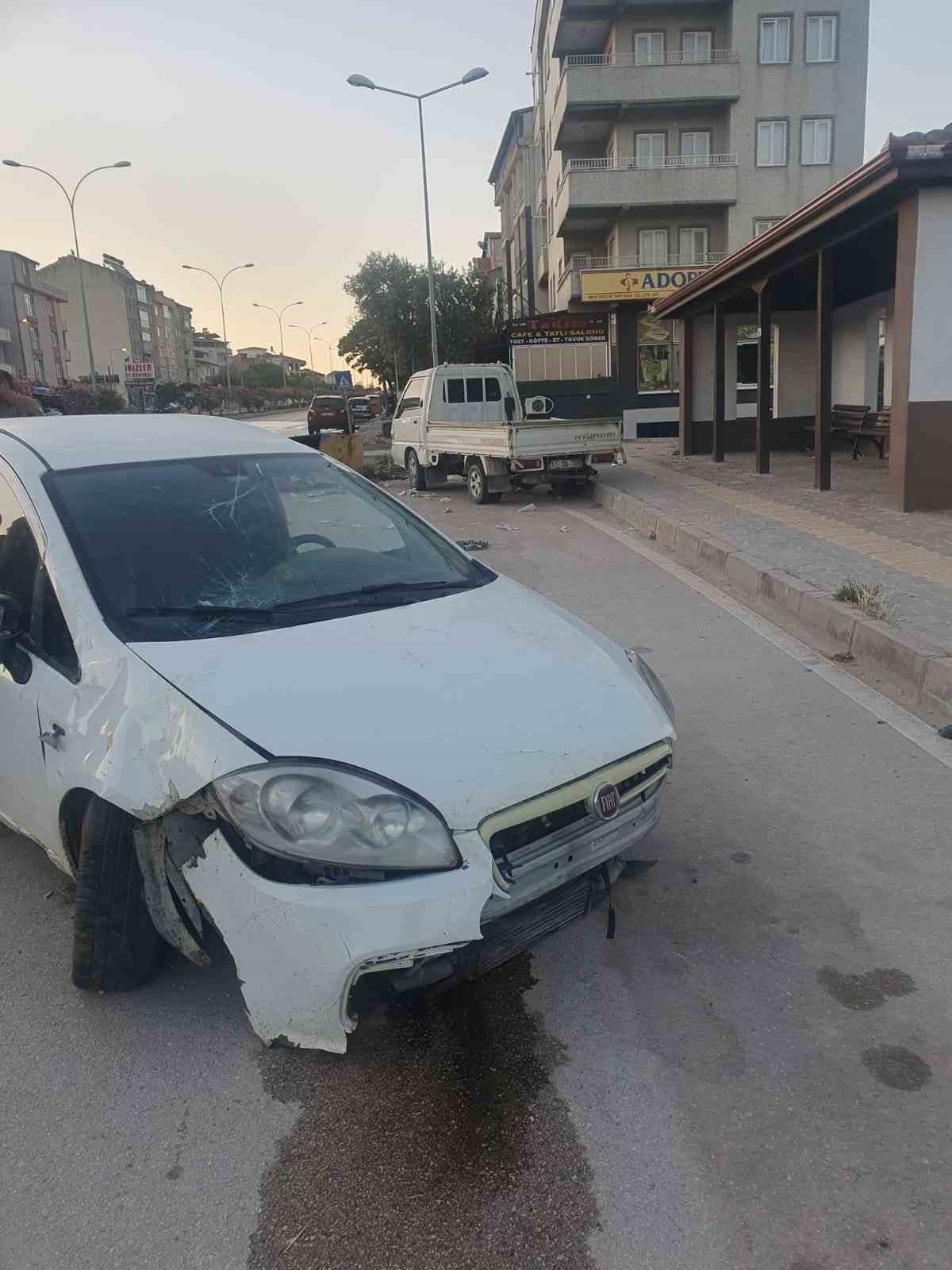 Otomobil taklalar atarak karşı şeride geçti
