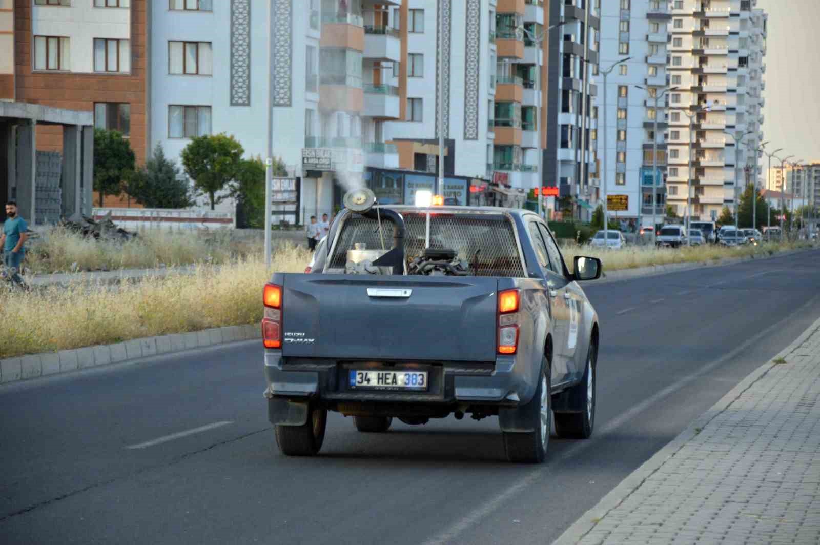 Diyarbakır’da ilaçlama çalışmaları aralıksız devam ediyor
