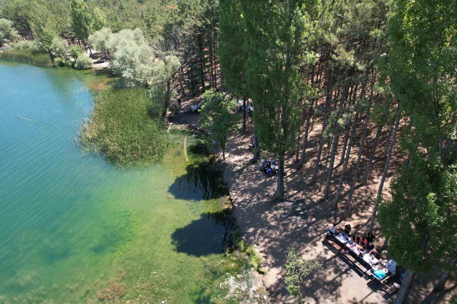 Ankara boşaldı, kalanlar piknik alanlarına kaçtı
