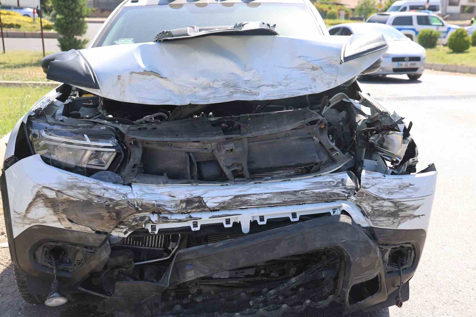 Elazığ’da ambulans takla attı: 5 yaralı
