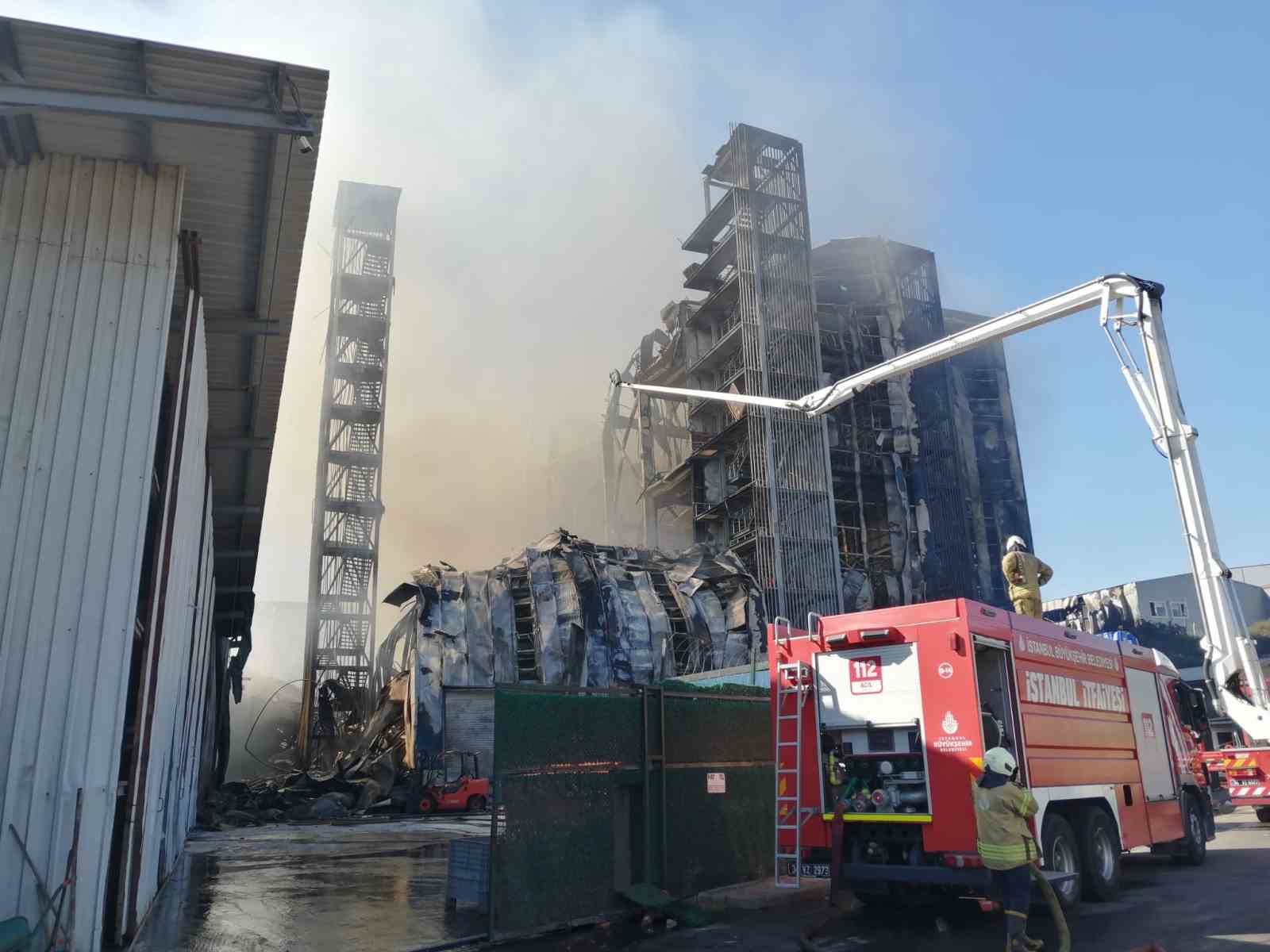 Tuzla’daki fabrika yangını 6 saatte söndürüldü
