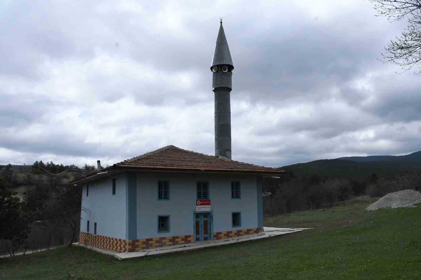 500 yıllık tarihi camide buluşan köylülerden geleneksel bayramlaşma töreni
