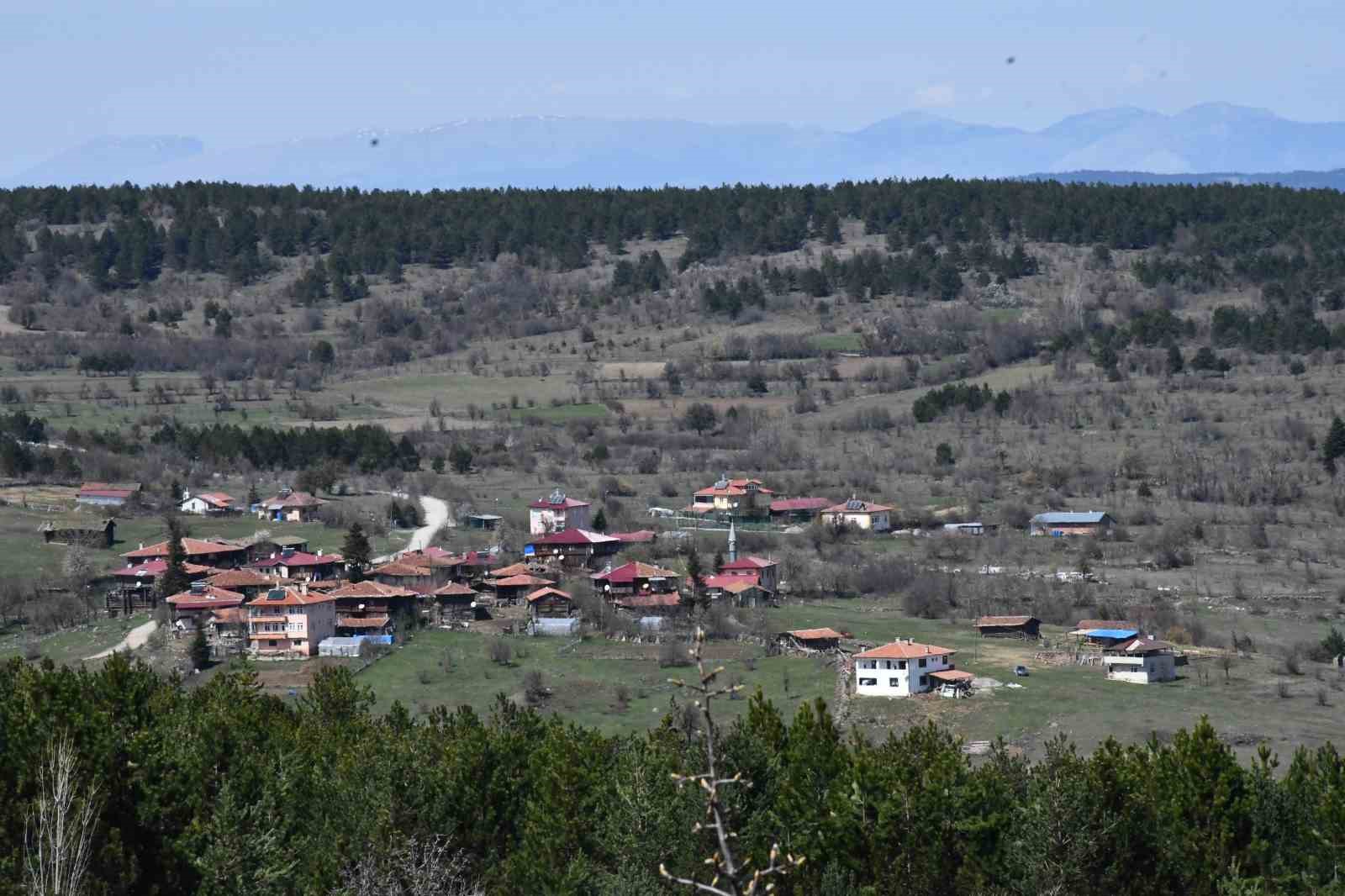 500 yıllık tarihi camide buluşan köylülerden geleneksel bayramlaşma töreni
