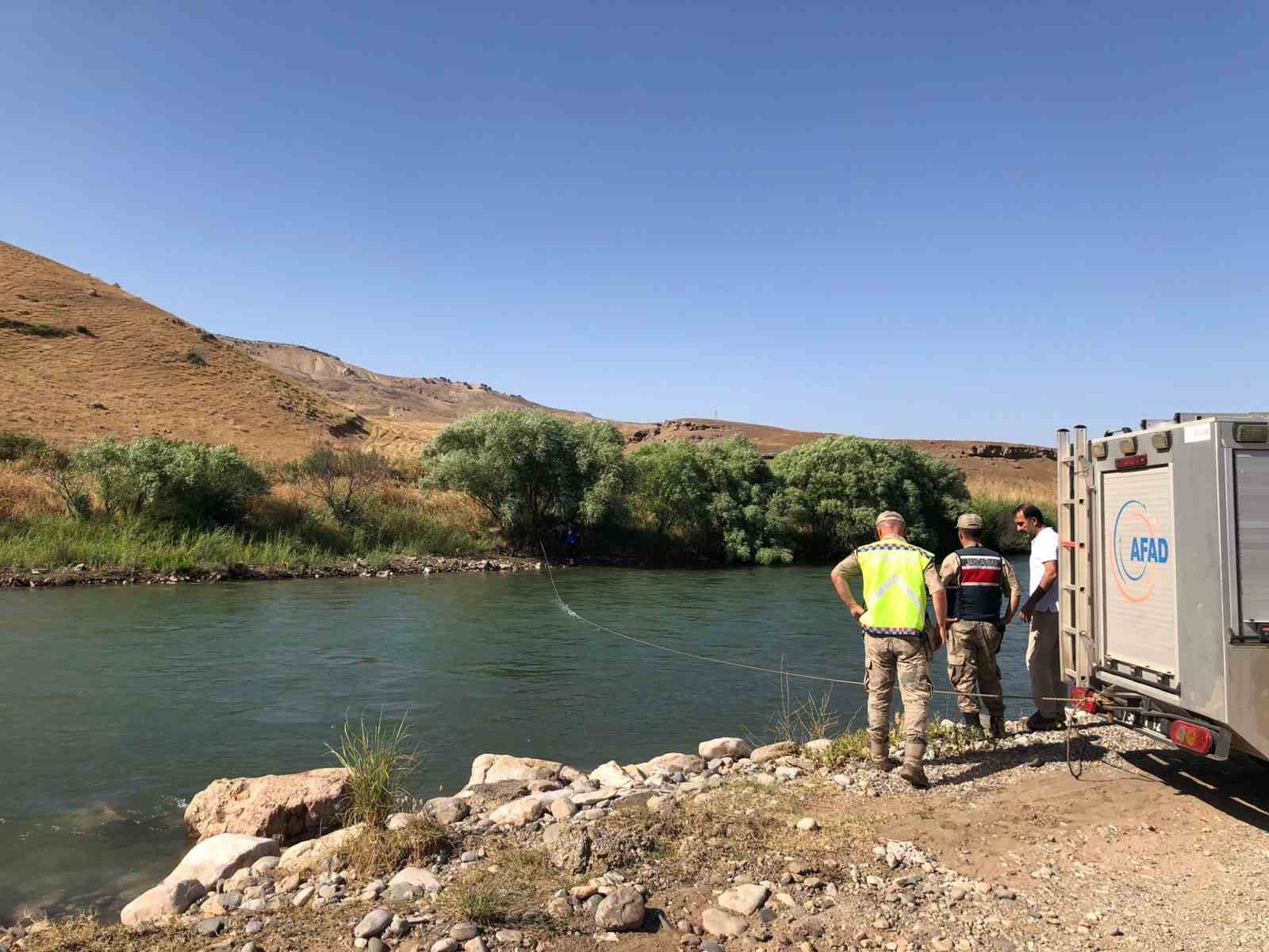 Siirt’te baraj suyunun yükselmesiyle mahsur kalan aile kurtarıldı
