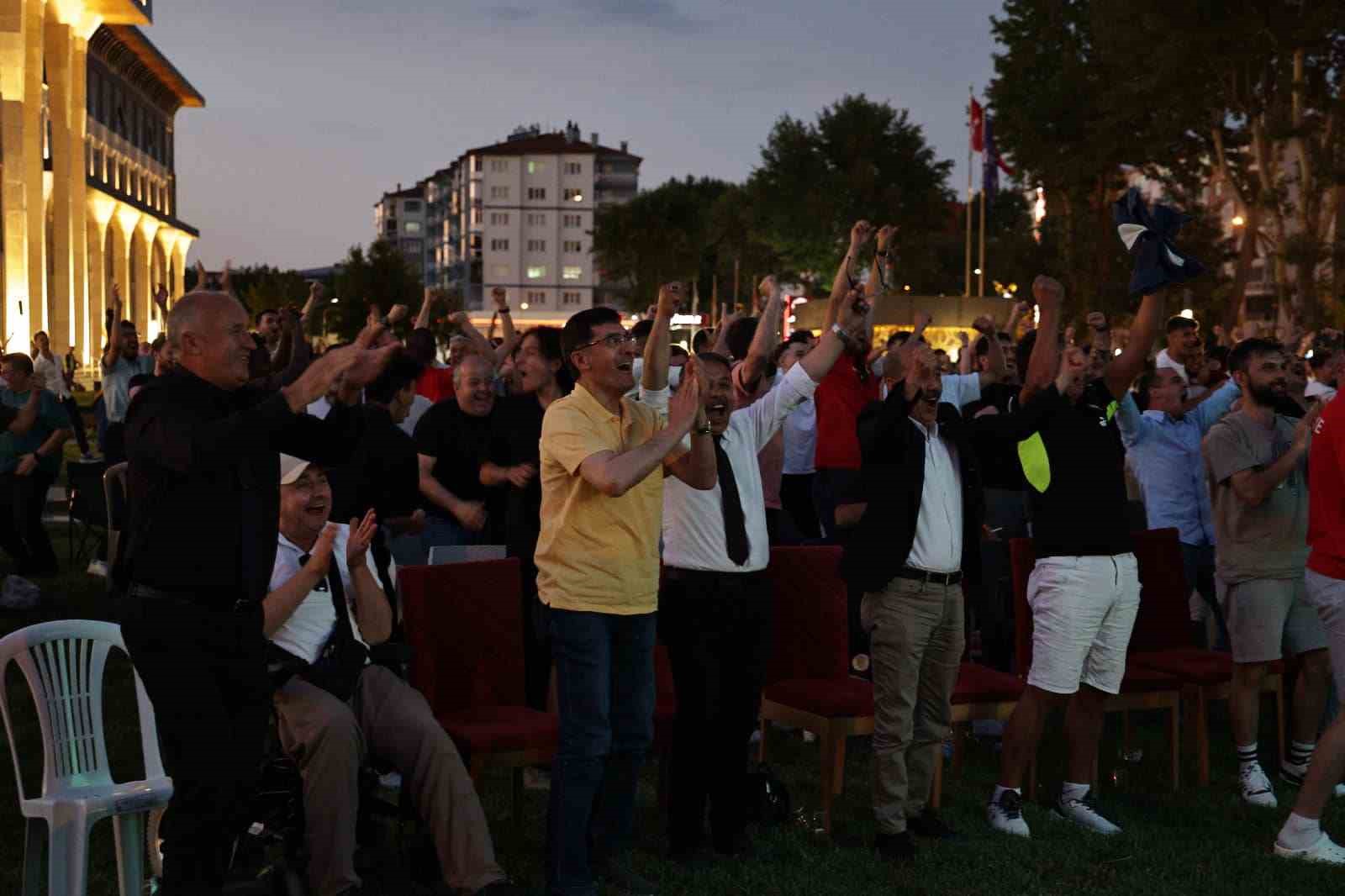 Kütahya’da milli heyecan dev ekranda yaşandı
