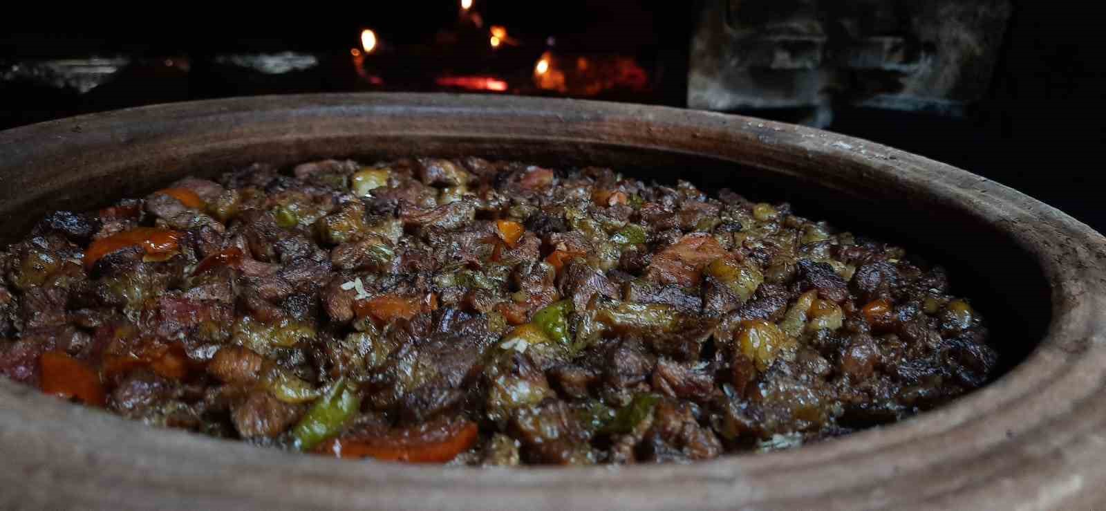 Odun ateşinde pişen 9 saatlik dev lezzet: Beypazarı Güveci
