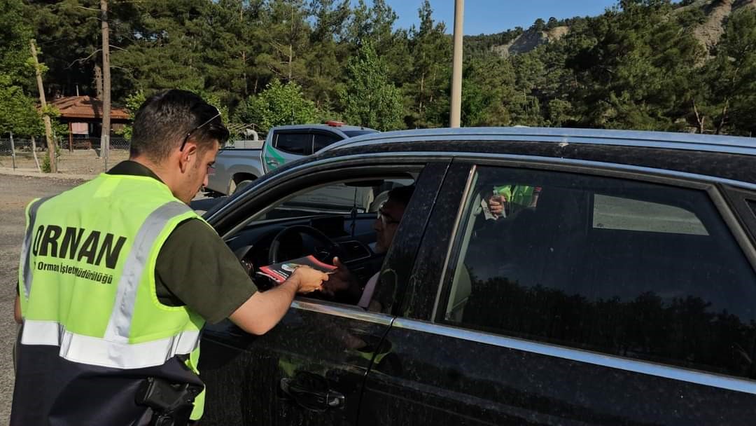 Tatilcilere orman yangınlarıyla ilgili bilgilendirici broşür dağıtıldı
