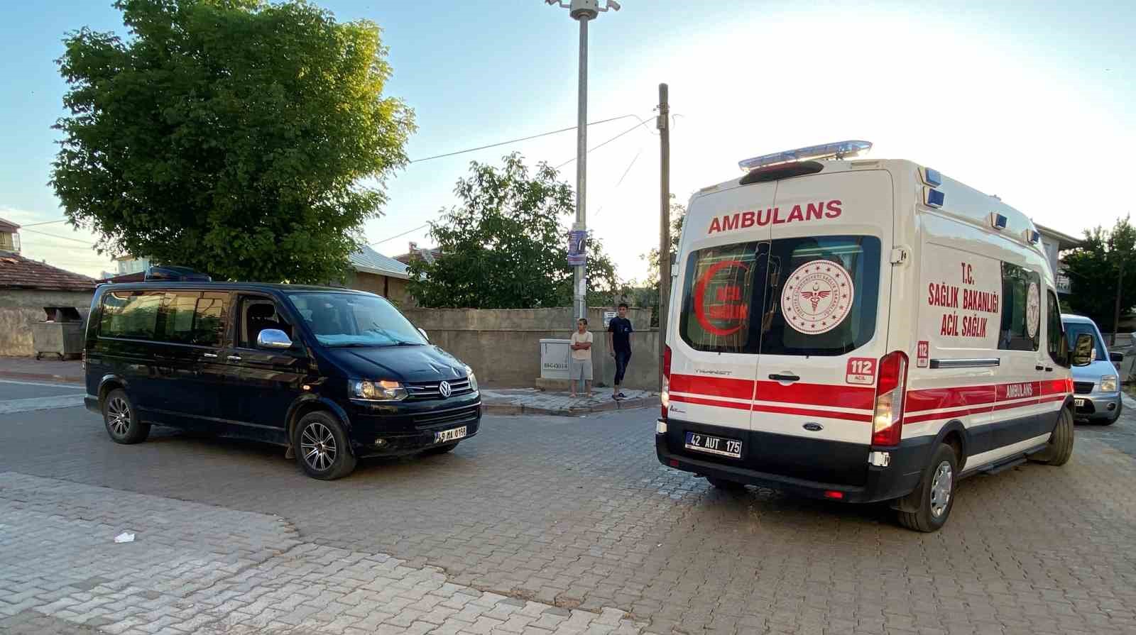 Otomobille çarpışan motosikletten atlayarak yara almadan kurtuldu
