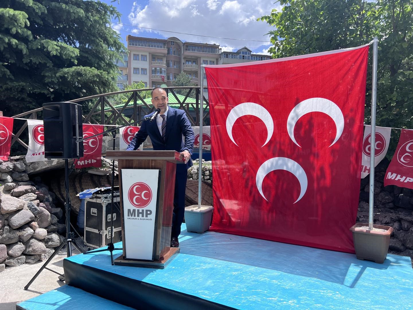 MHP’de bayramlaşma programına yoğun katılım
