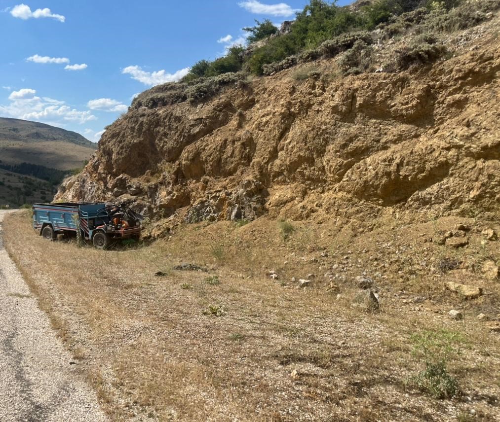 Kayalıklara çarpan patpatta bir kişi öldü 2 kişi yaralandı
