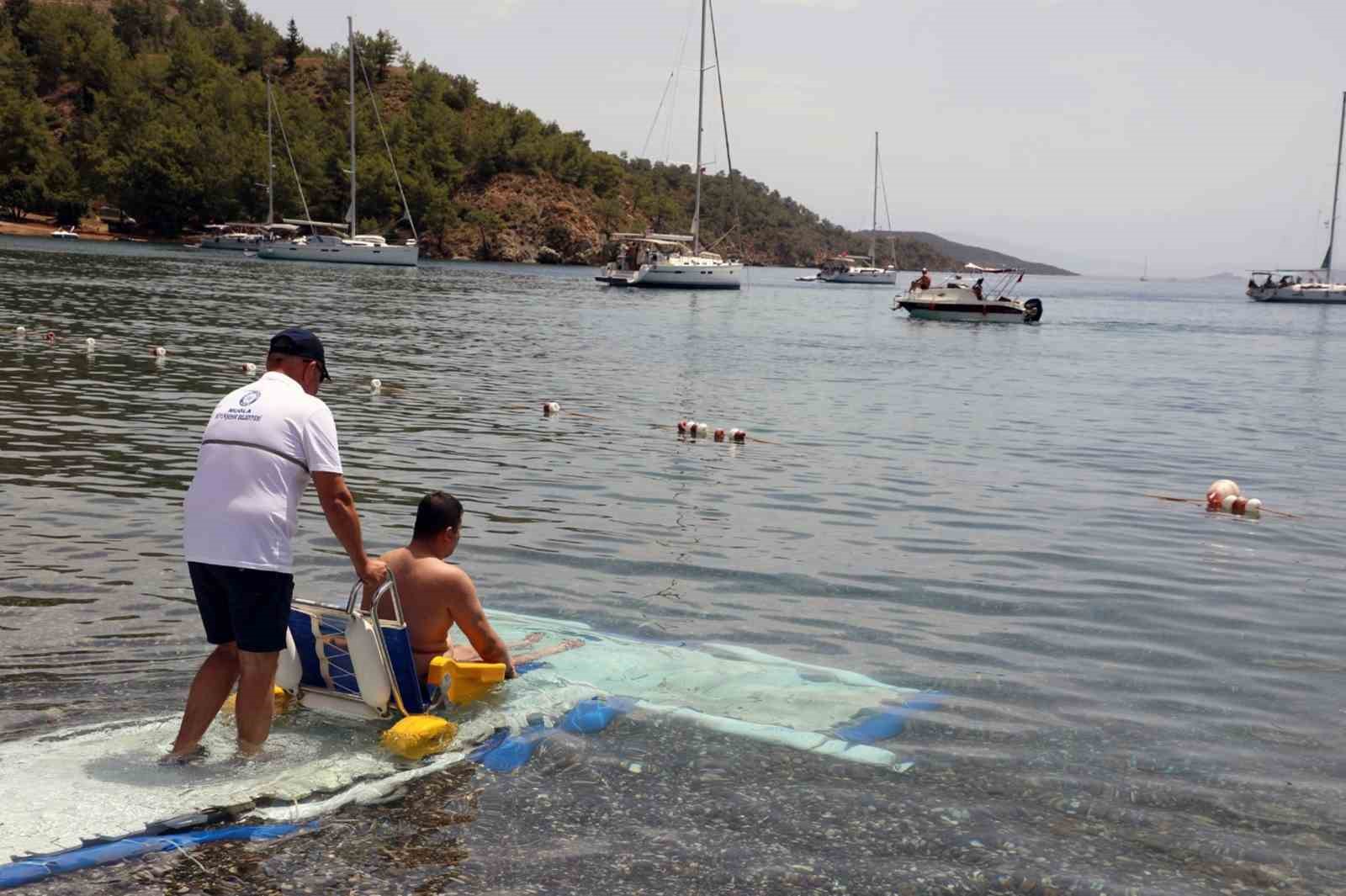 Engelsiz plajlarda deniz keyfi
