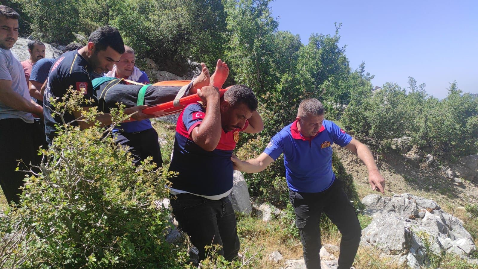 Yayla yolunda otomobil uçuruma yuvarlandı: 5 yaralı
