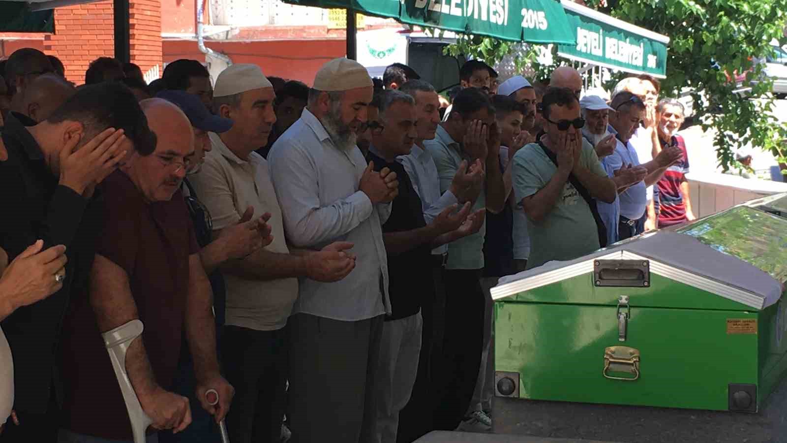 Eski Başkan Cabbar’ın anneannesi toprağa verildi
