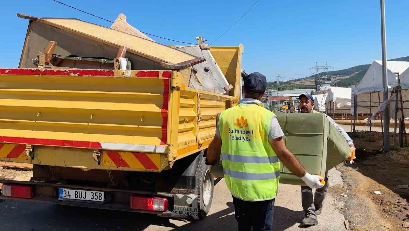 Sultanbeyli’ de kurban alanlarında temizlik süreci başladı
