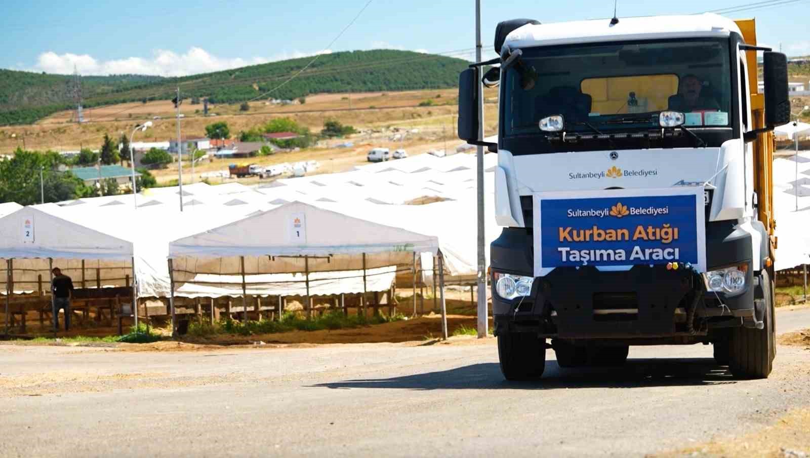 Sultanbeyli’ de kurban alanlarında temizlik süreci başladı
