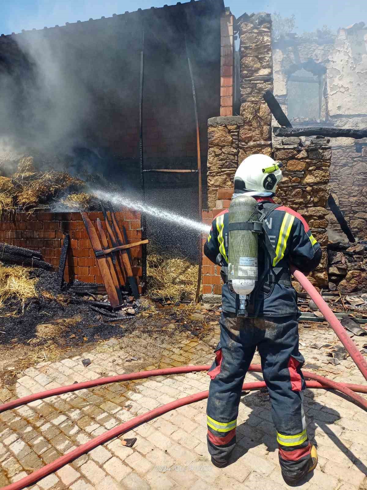 Büyükşehir Belediyesi’nin anında müdahalesi mahalleyi yanmaktan kurtardı
