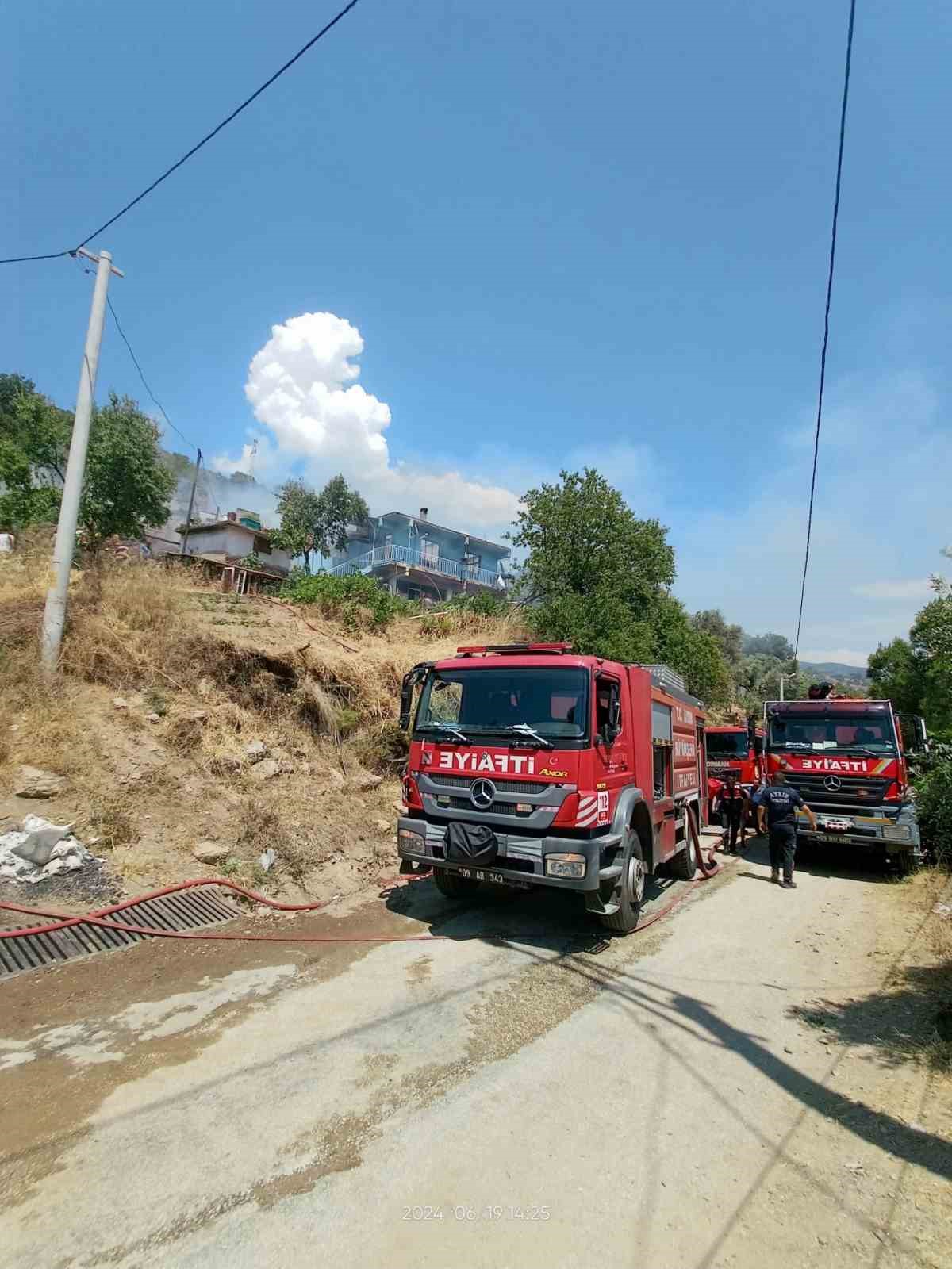 Büyükşehir Belediyesi’nin anında müdahalesi mahalleyi yanmaktan kurtardı
