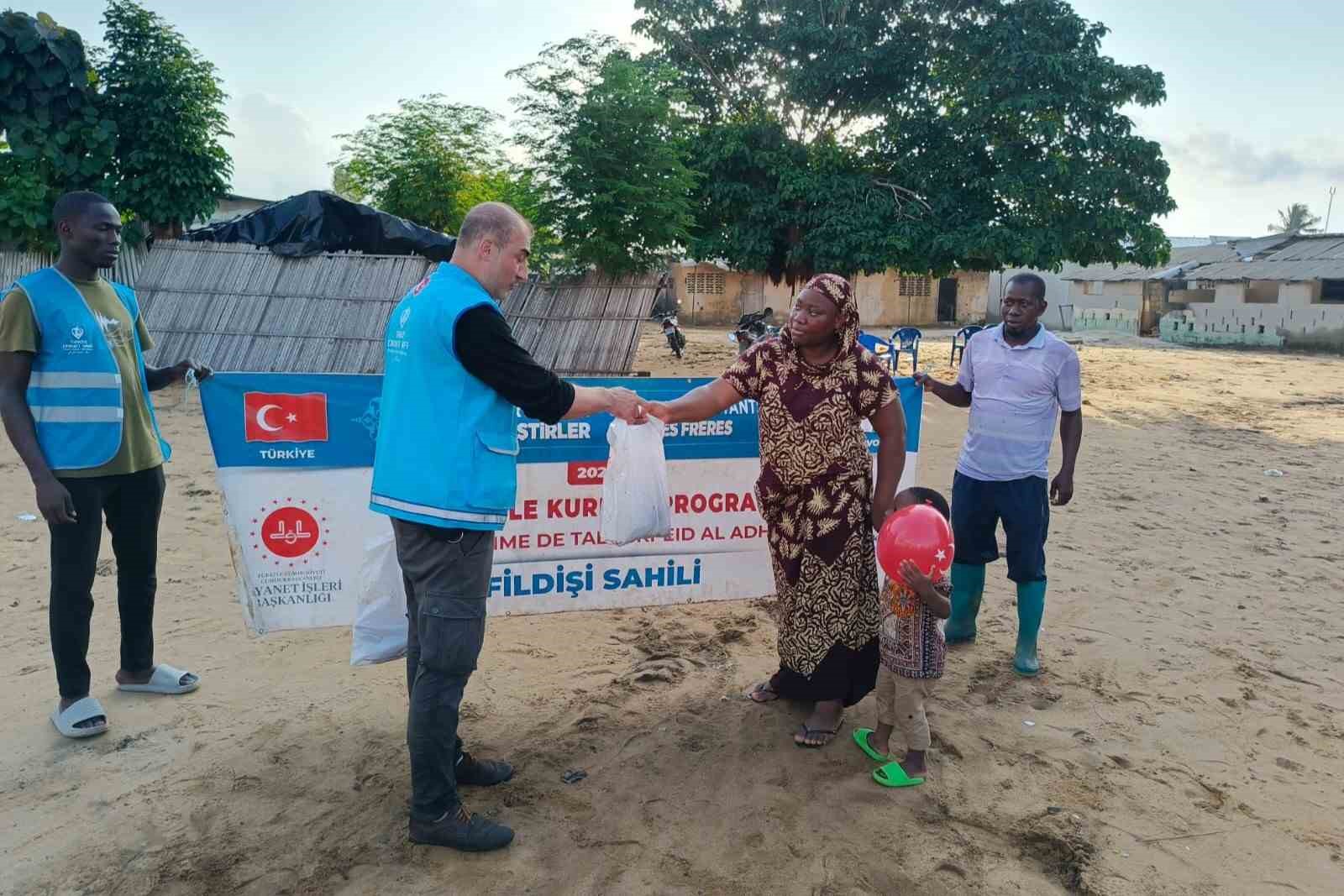 TDV’den Fildişi Sahili’nde 300 bin muhtaç aileye yardım
