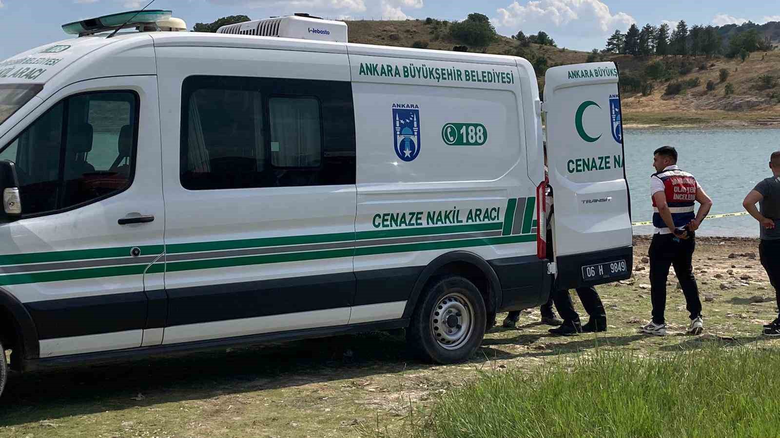 Serinlemek için baraja giren 3 kişi boğularak can verdi
