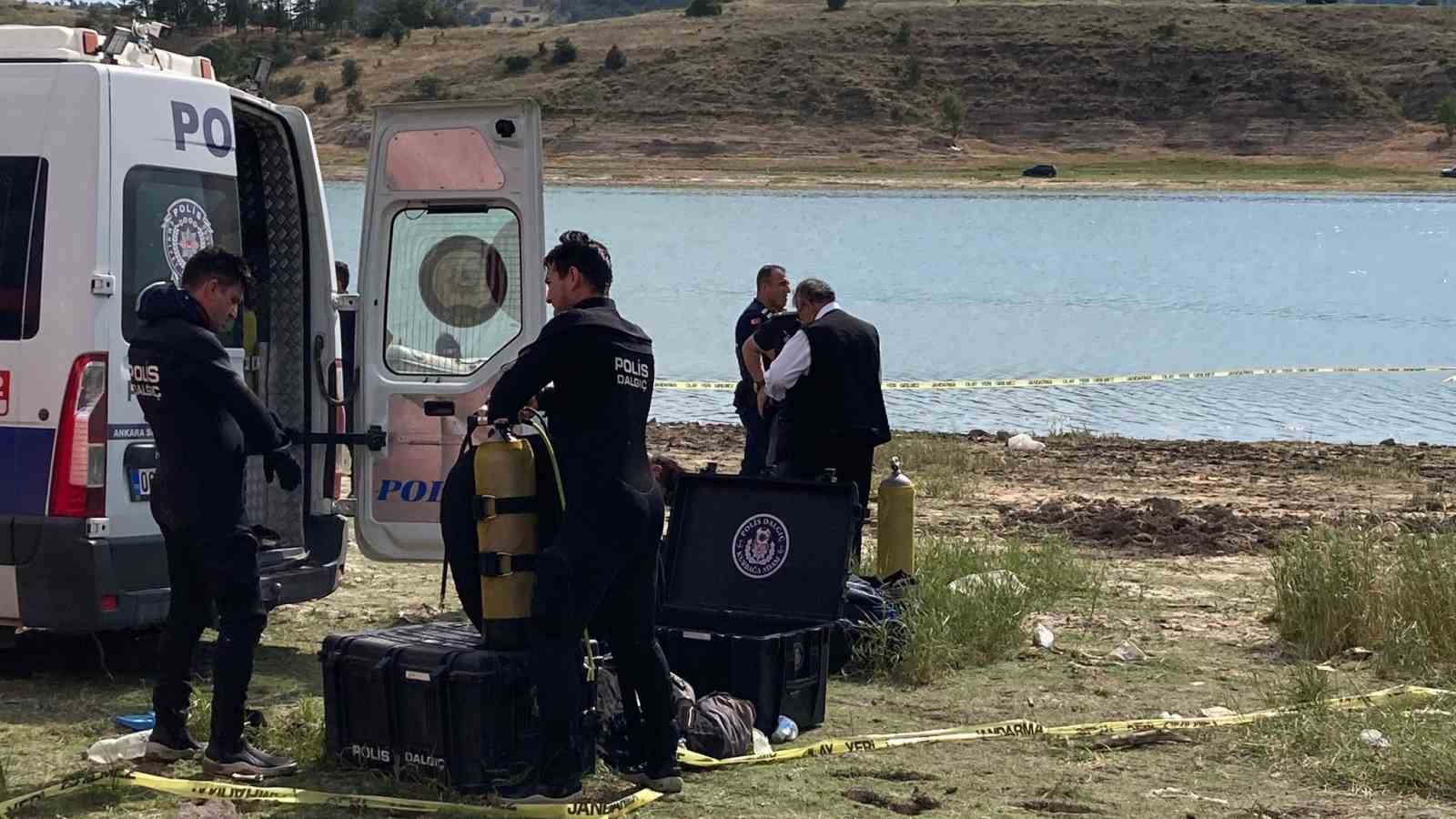 Serinlemek için baraja giren 3 kişi boğularak can verdi
