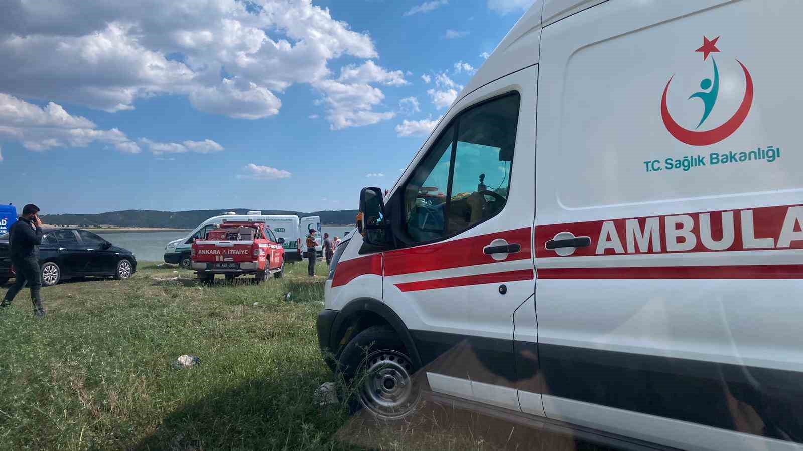 Serinlemek için baraja giren 3 kişi boğularak can verdi
