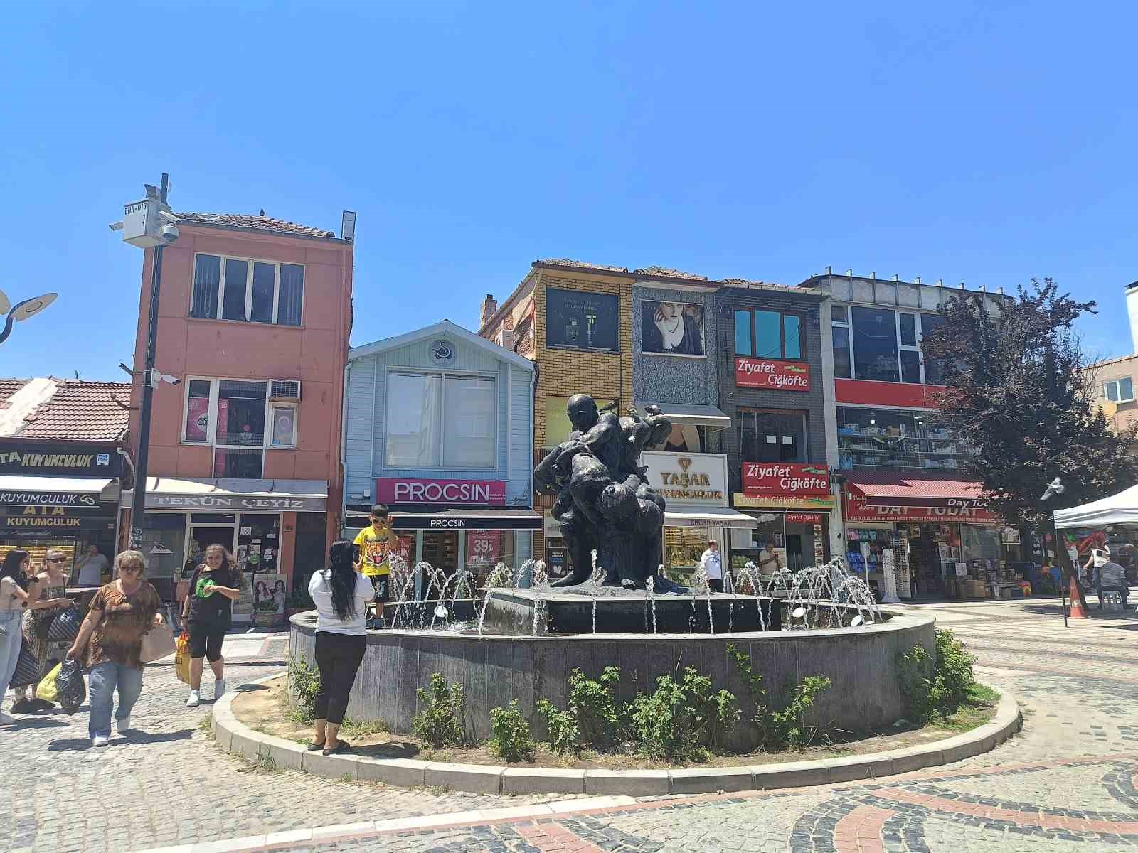 Edirne’de sıcak hava kavurdu, cadde ve sokaklar boş kaldı
