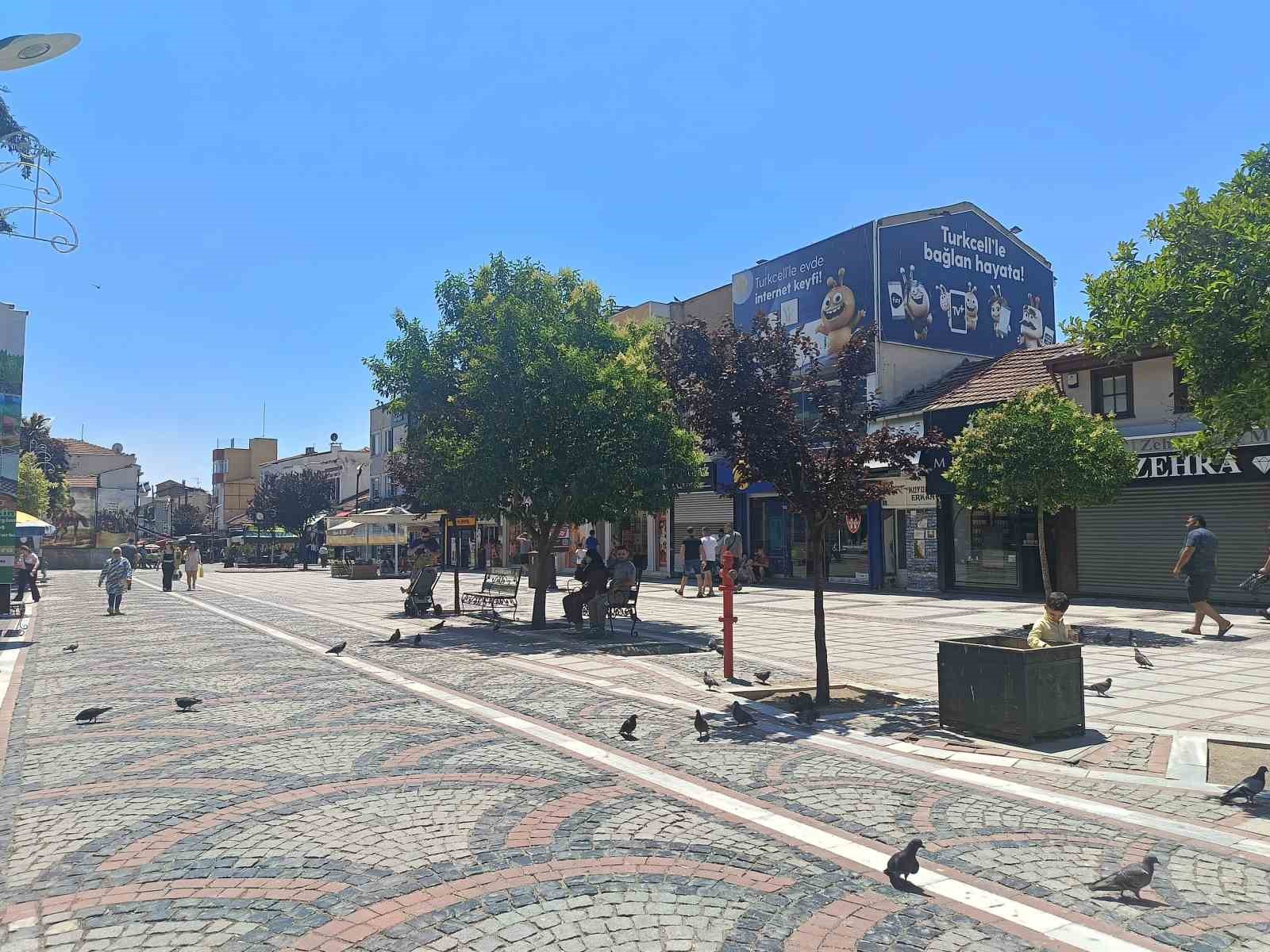 Edirne’de sıcak hava kavurdu, cadde ve sokaklar boş kaldı
