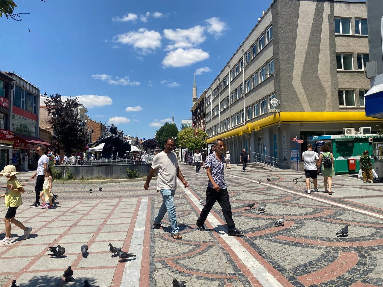 Edirne’de sıcak hava kavurdu, cadde ve sokaklar boş kaldı
