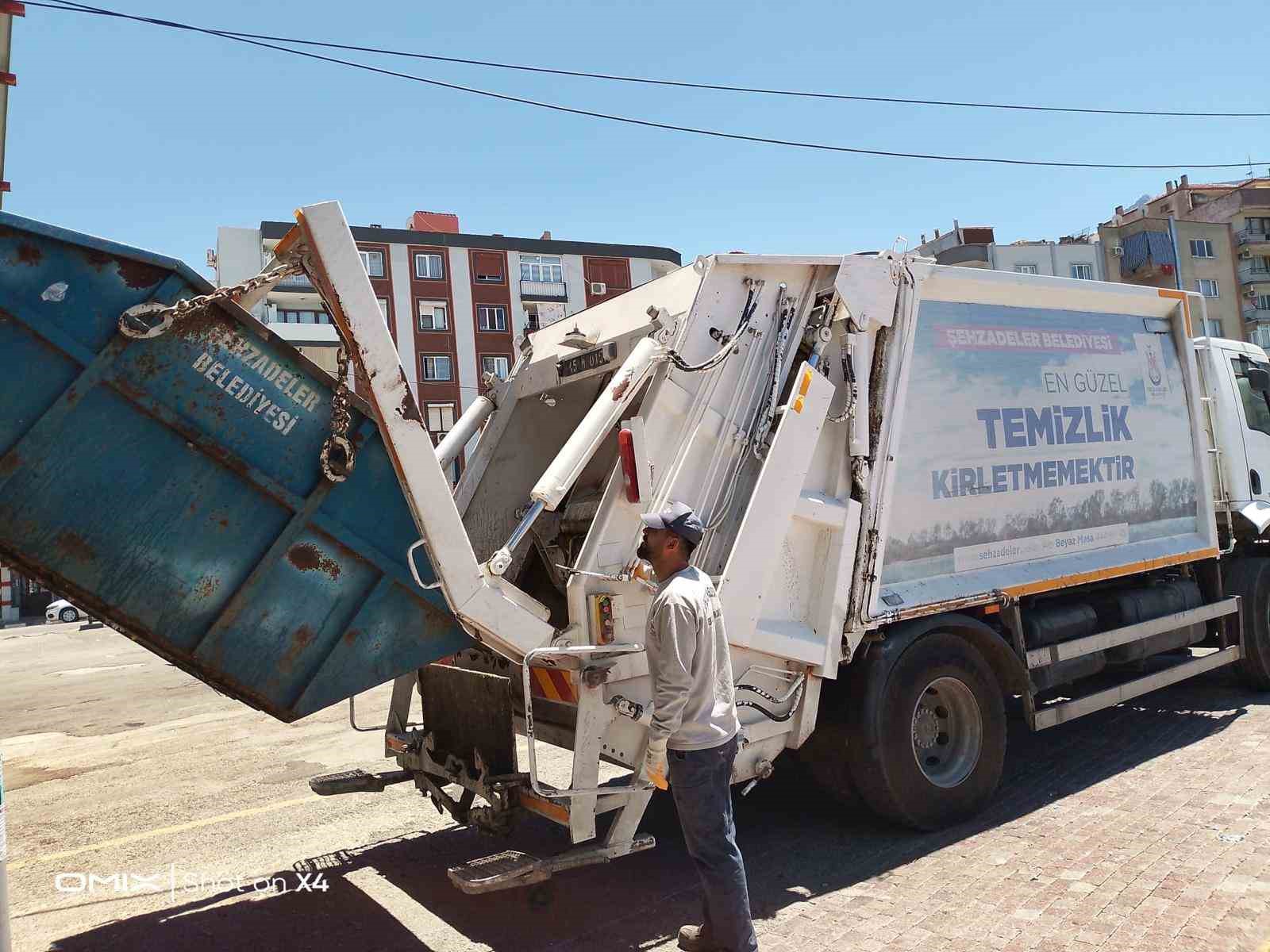 Şehzadeler Belediyesinden 67 mahallede bayram mesaisi
