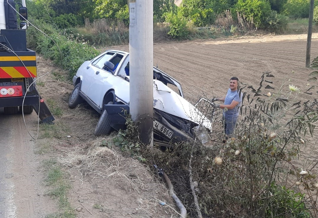 Aydın’da trafik kazası, 21 yaşındaki genç ağır yaralandı
