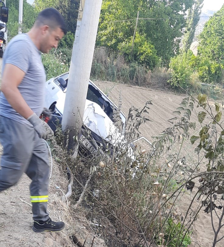 Aydın’da trafik kazası, 21 yaşındaki genç ağır yaralandı
