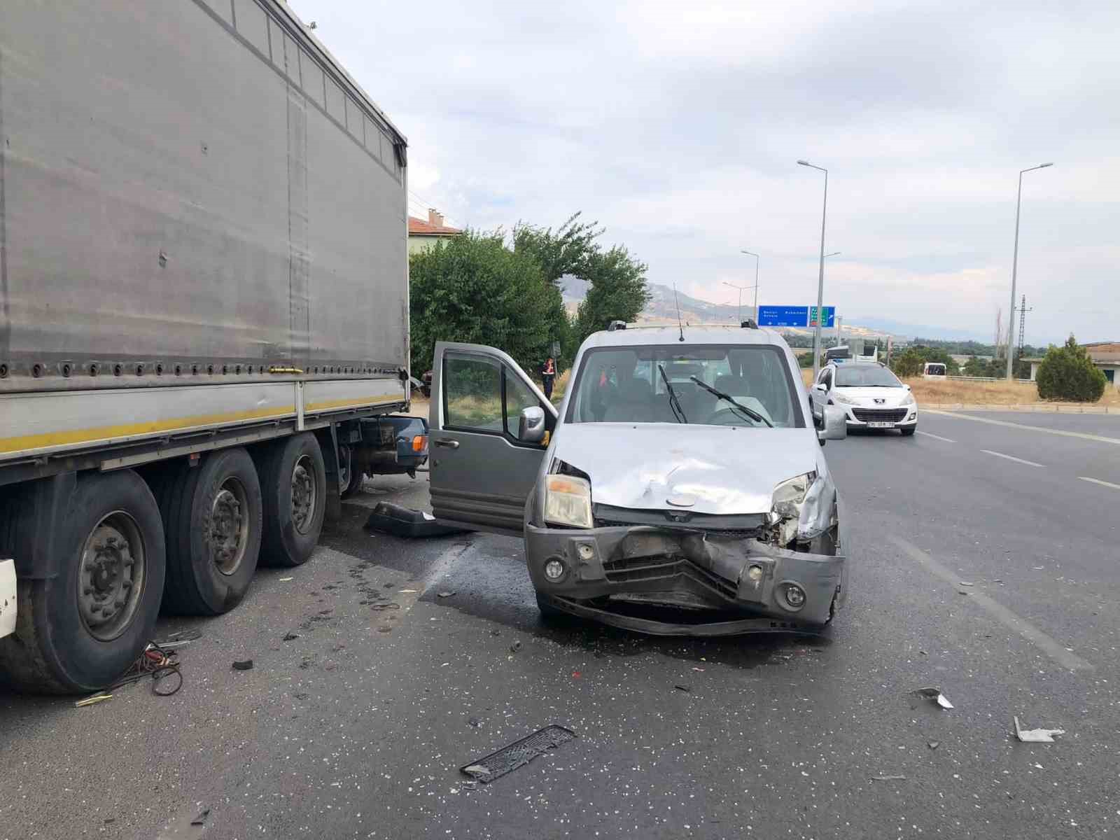 Buharkent’te trafik kazası: 3 yaralı
