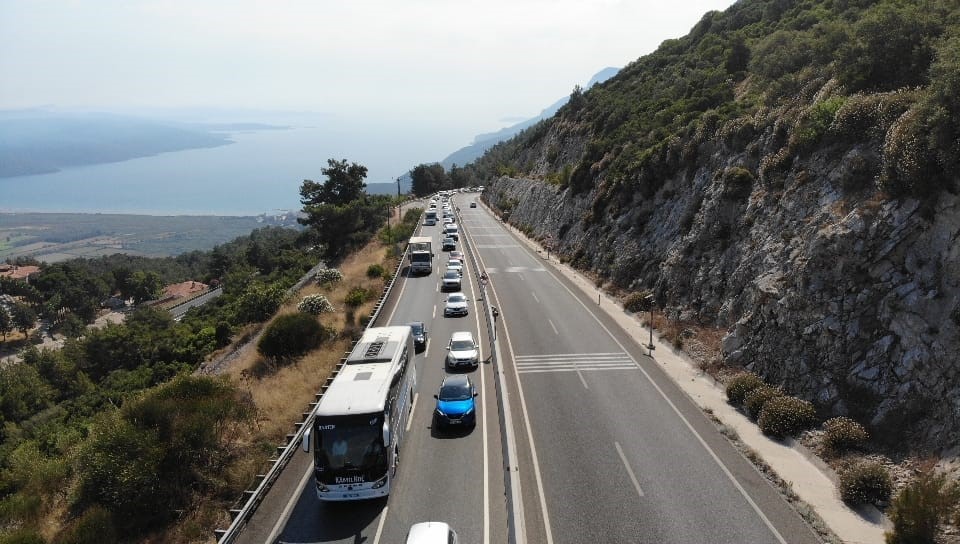 Muğla’da 15 kilometrelik araç kuyruğu dron ile görüntülendi
