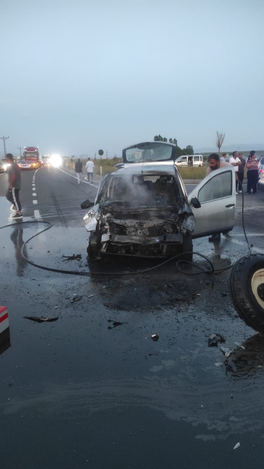 Ağrı’da traktör otomobille çarpıştı: 4 yaralı
