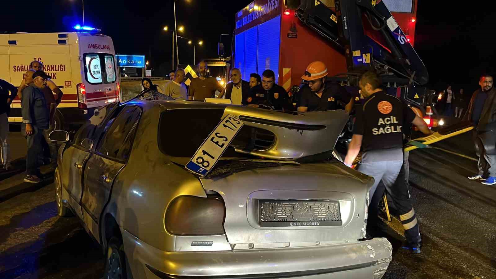 Bolu’da dönel kavşakta feci kaza: 4 yaralı
