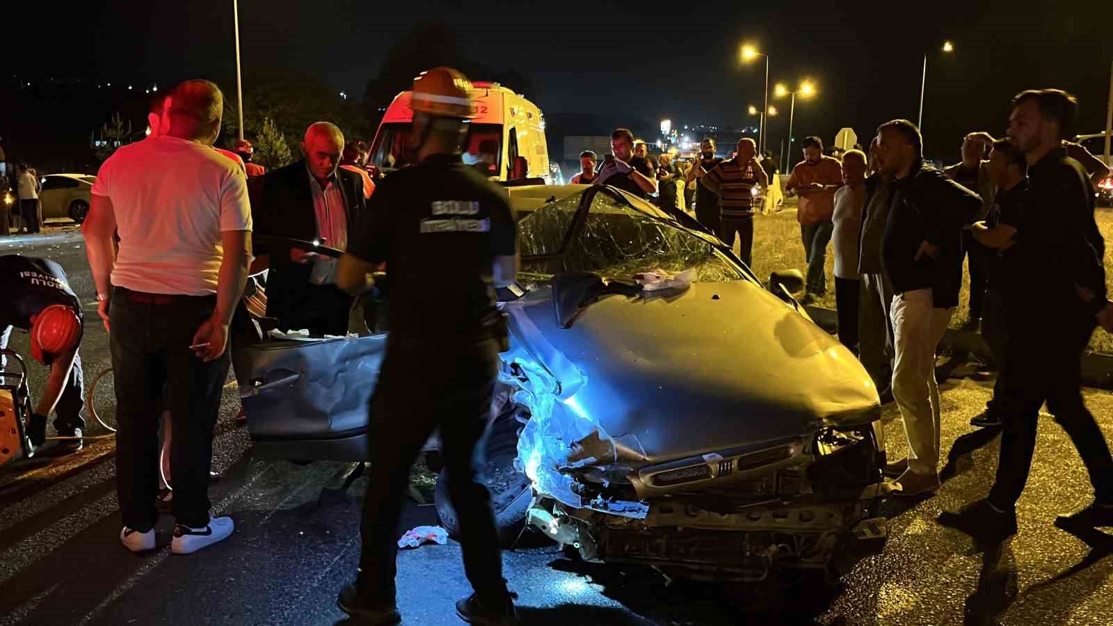 Bolu’da dönel kavşakta feci kaza: 4 yaralı
