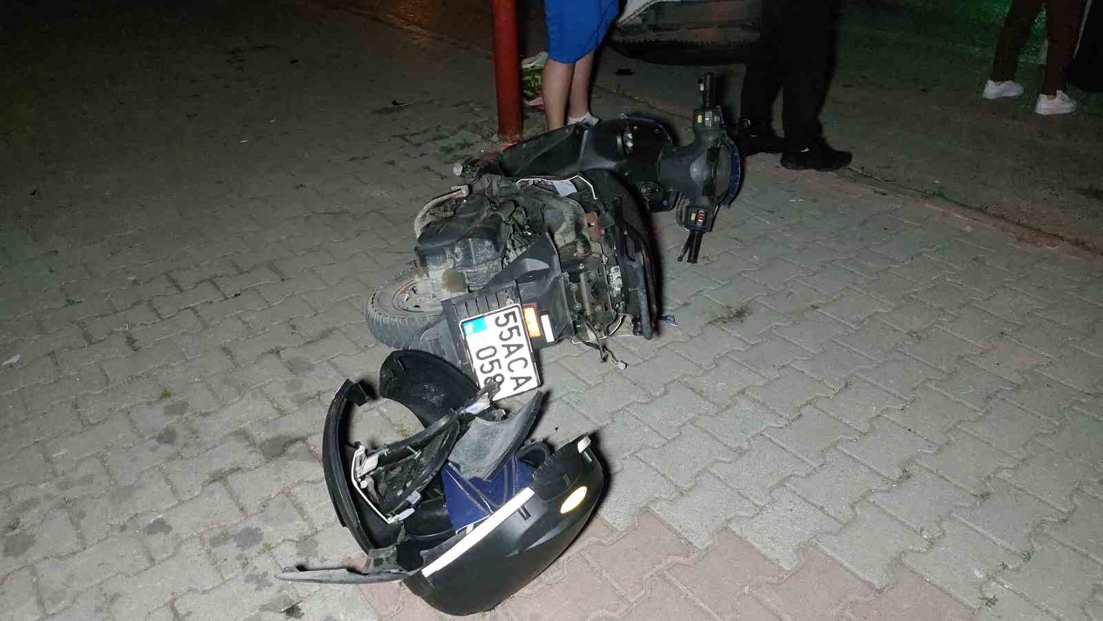 Samsun’da motosiklet ile hafif ticari araç çarpıştı: 2 yaralı
