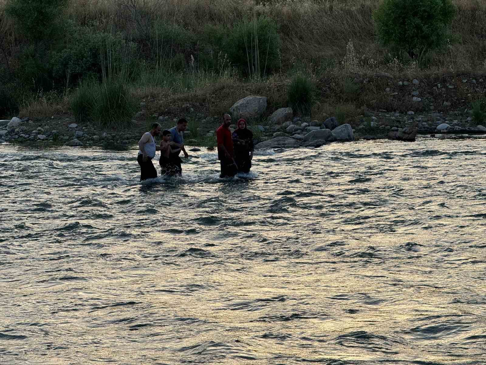 Kezar Çayı’nda mahsur kalan 11 kişi kurtarıldı
