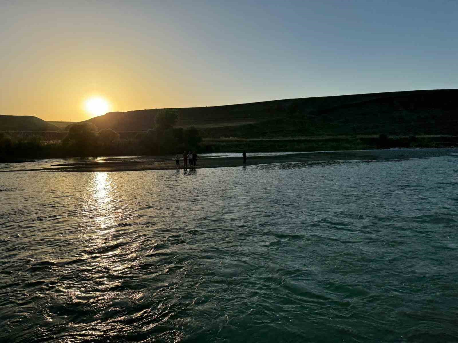 Kezar Çayı’nda mahsur kalan 11 kişi kurtarıldı
